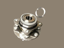 تحميل الصورة في عارض المعرض، FRONT WHEEL BEARING HUB TOYOTA HILUX DOUBLE CAB VIGO D4D 4WD 90369-T0003 COMPLETE