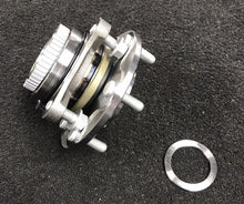 Load image into Gallery viewer, FRONT WHEEL BEARING HUB TOYOTA HILUX DOUBLE CAB VIGO D4D 4WD 90369-T0003 COMPLETE